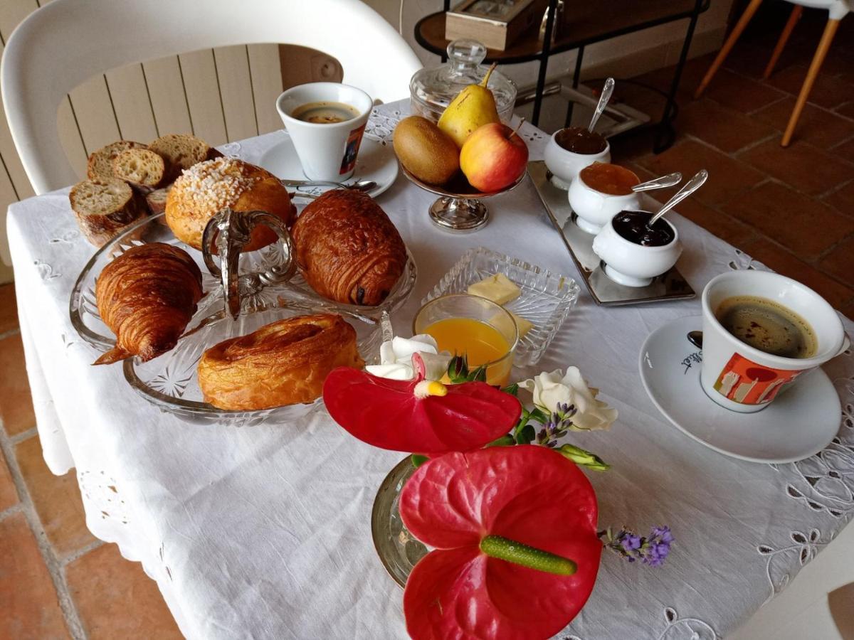 Le Mas Des Flaneraies Bed & Breakfast Althen-des-Paluds Exterior photo